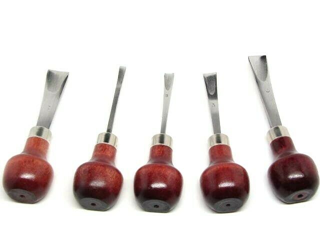 Several #3 Fishtail Sweep woodworking tools from Ramelson.