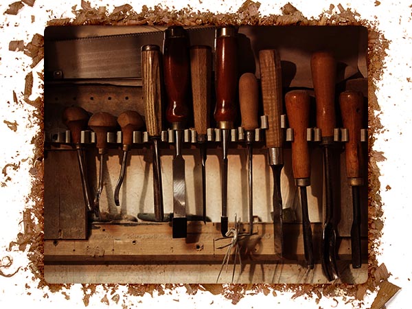 Caring For Wood Carving Tools BB 50 50 Pic 3 An image of wood carving tools with a sharpened cutting edge.
